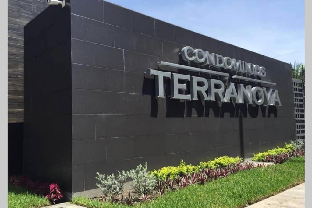 Moderno Y Acogedor Condominio En Zona Exclusiva サン・ペドロ・スーラ エクステリア 写真