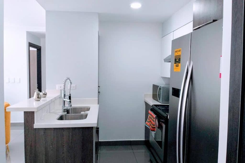 Moderno Y Acogedor Condominio En Zona Exclusiva サン・ペドロ・スーラ エクステリア 写真